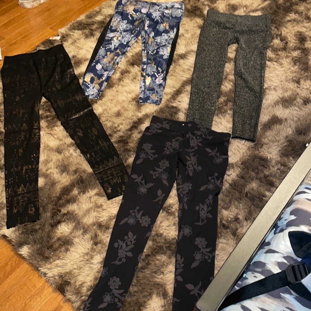Women’s leggings bundle size Large 4 piece